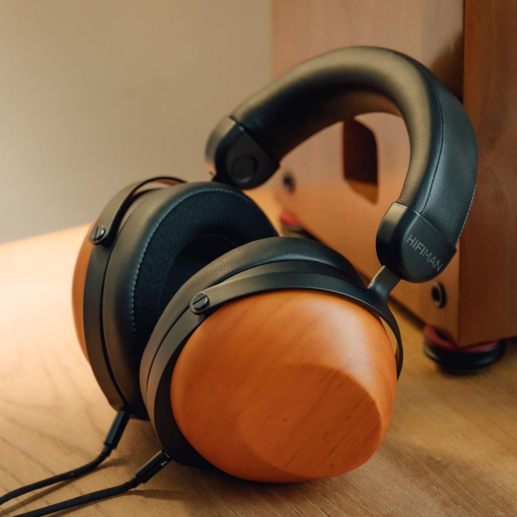 HIFIMAN HE-R10D Wired Dynamic Closed-Back Headphones