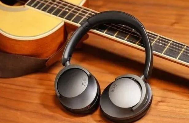 1More SonoFlow HC905 Wireless Headphones